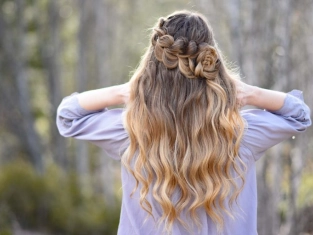 Illustration of Adjectives to Describe Hair and Appearance