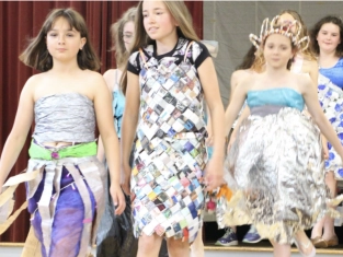 Illustration of Talking about a school fashion show