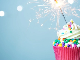 Illustration of How to Respond to Happy Birthday